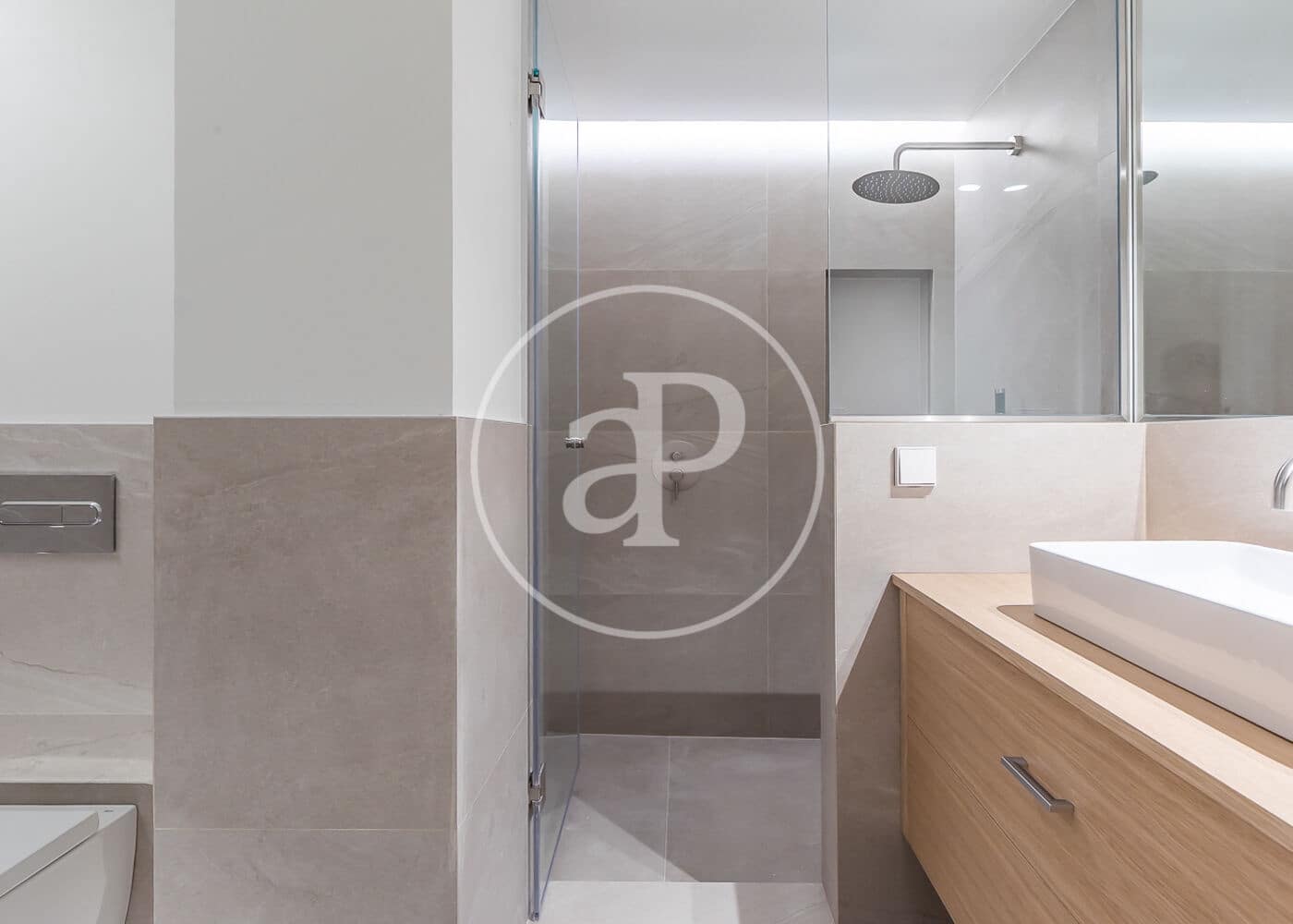 3 bedroom Apartment for rent in Madrid city - € 4,500 (Ref: 9758859)