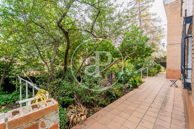 5 slaapkamer Villa te koop in Pozuelo de Alarcón - € 1.600.000 (Ref: 9758861)