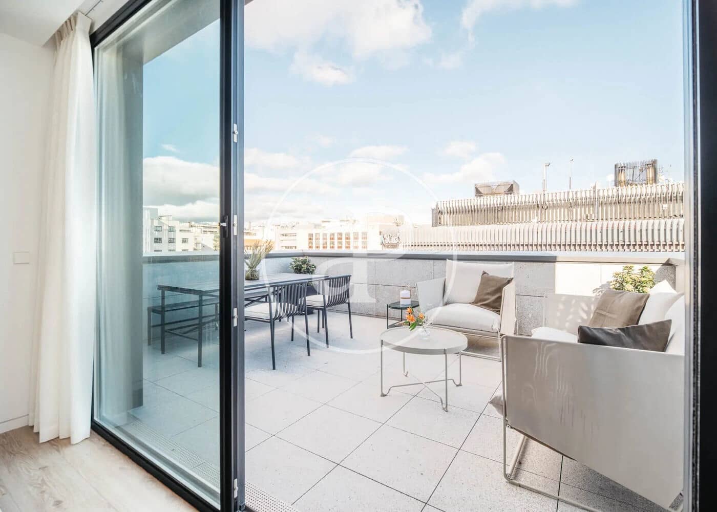 3 soveværelse Lejlighed til leje i Madrid by med garage - € 8.250 (Ref: 9770677)