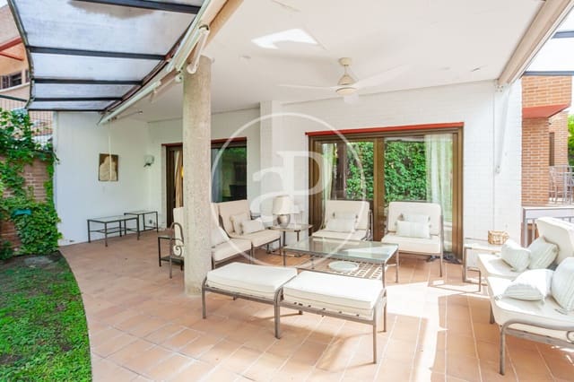 5 soverom Villa til salgs i Aravaca, Madrid by - € 1 900 000 (Ref: 9773075)