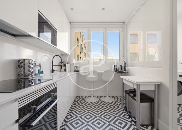 3 slaapkamer Appartement te koop in Nueva España, Madrid stad met zwembad - € 1.250.000 (Ref: 9778141)