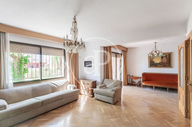 5 soverom Villa til salgs i Aravaca, Madrid by med svømmebasseng - € 1 349 000 (Ref: 9778143)