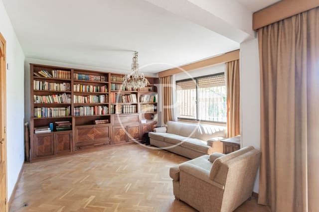 5 soverom Villa til salgs i Aravaca, Madrid by med svømmebasseng - € 1 349 000 (Ref: 9778143)