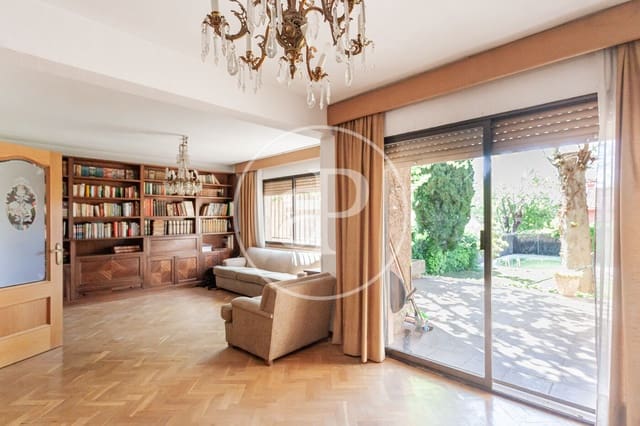 5 soverom Villa til salgs i Aravaca, Madrid by med svømmebasseng - € 1 349 000 (Ref: 9778143)