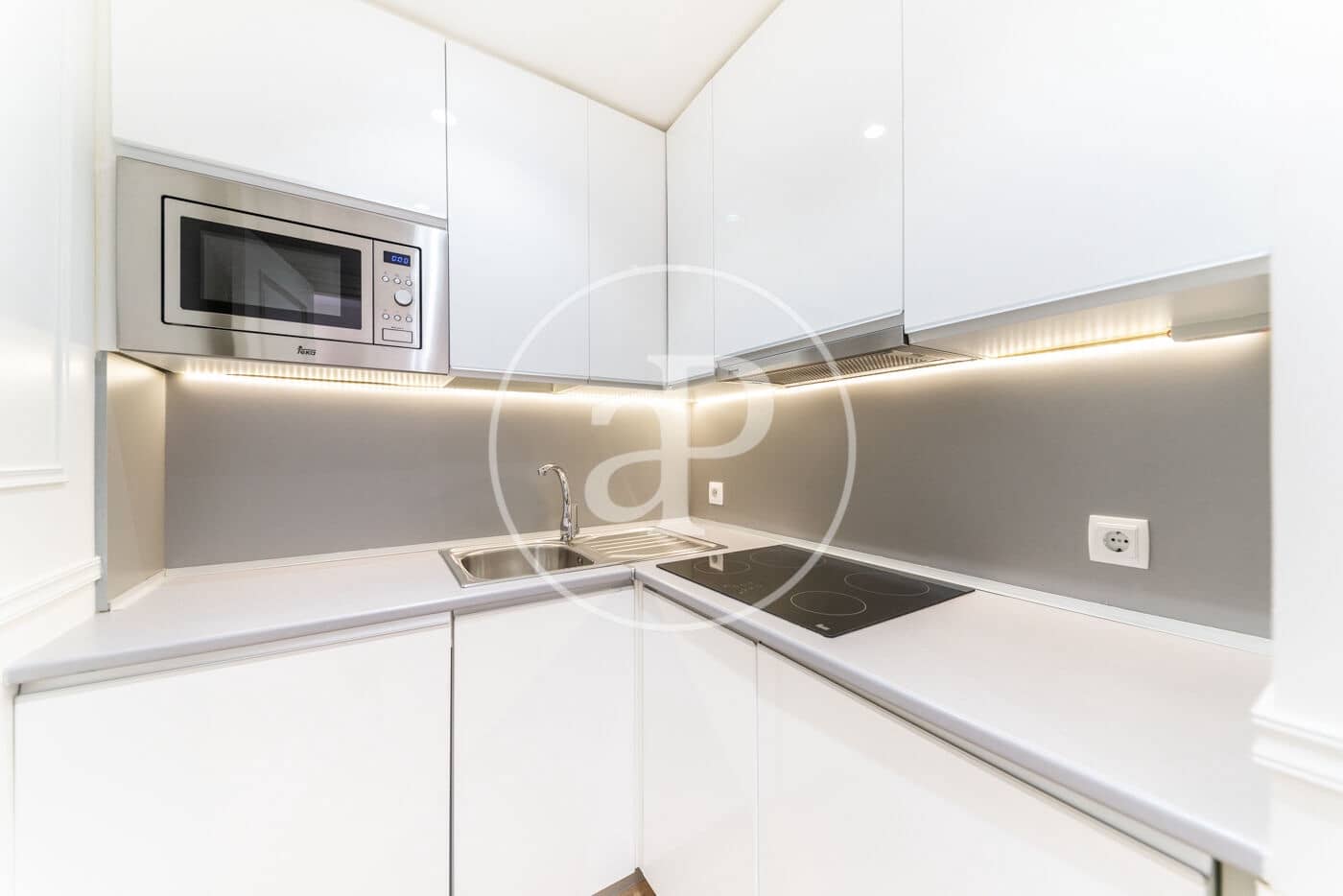 1 soveværelse Lejlighed til leje i Madrid by - € 2.195 (Ref: 9778146)