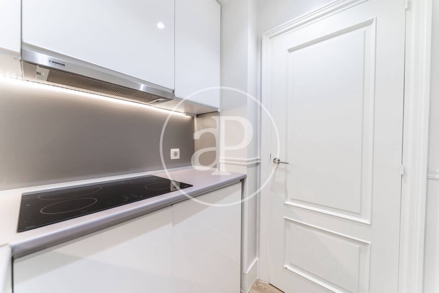 1 soveværelse Lejlighed til leje i Madrid by - € 2.195 (Ref: 9778146)