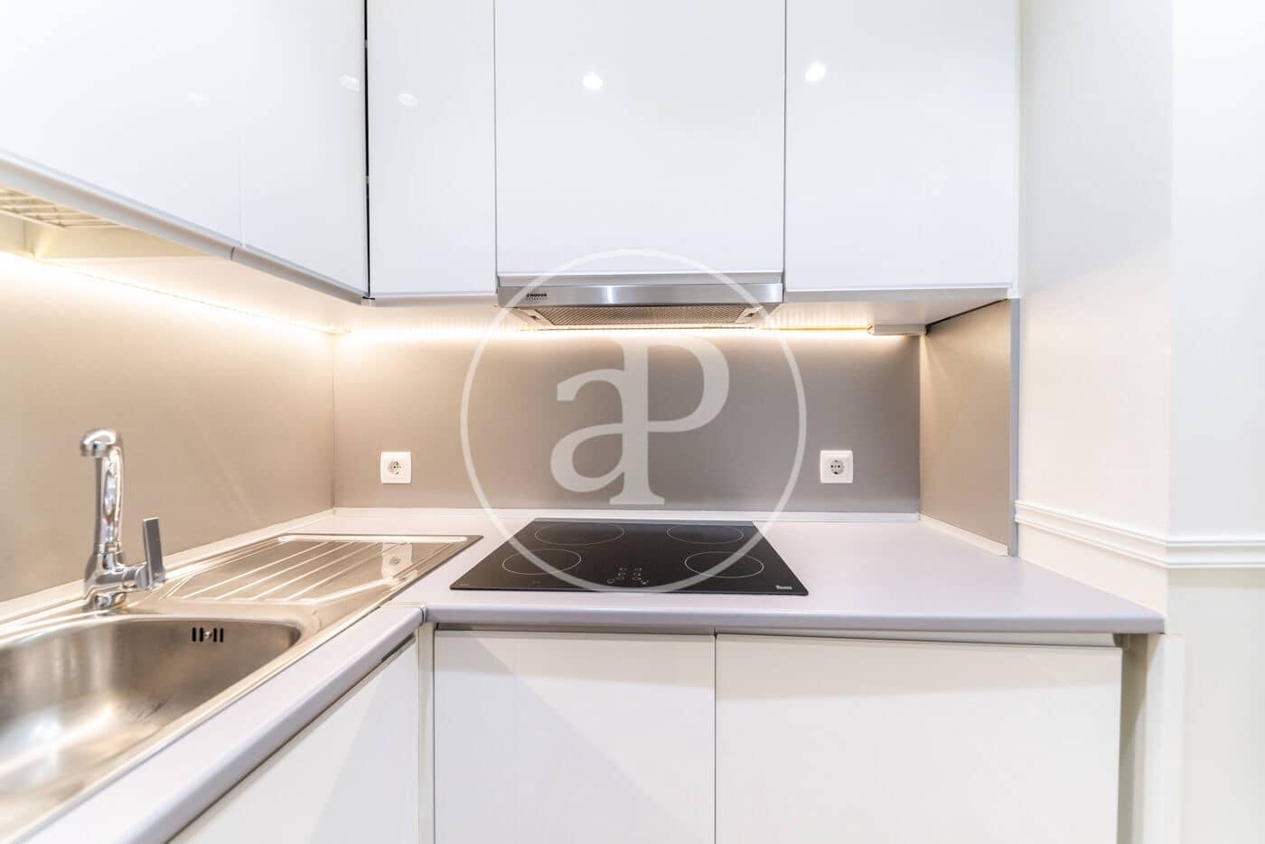 1 soveværelse Lejlighed til leje i Madrid by - € 2.195 (Ref: 9778146)