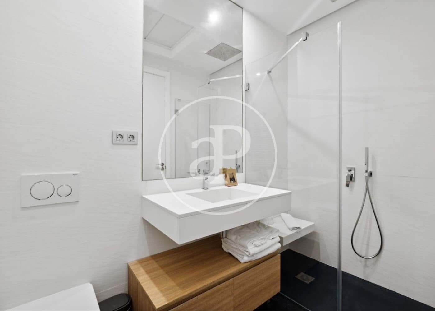 2 soverom Leilighet til leie i Madrid by - € 3 300 (Ref: 9778148)