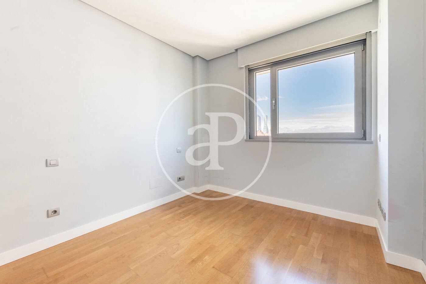 1 makuuhuone Huoneisto vuokrattavana paikassa Madrid kaupunki mukana uima-altaan 
autotalli - 1 450 € (Ref: 9778151)