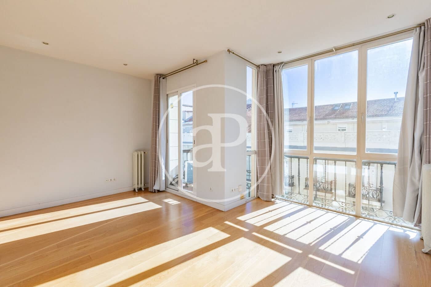 2 soveværelse Lejlighed til leje i Madrid by - € 2.300 (Ref: 9778154)