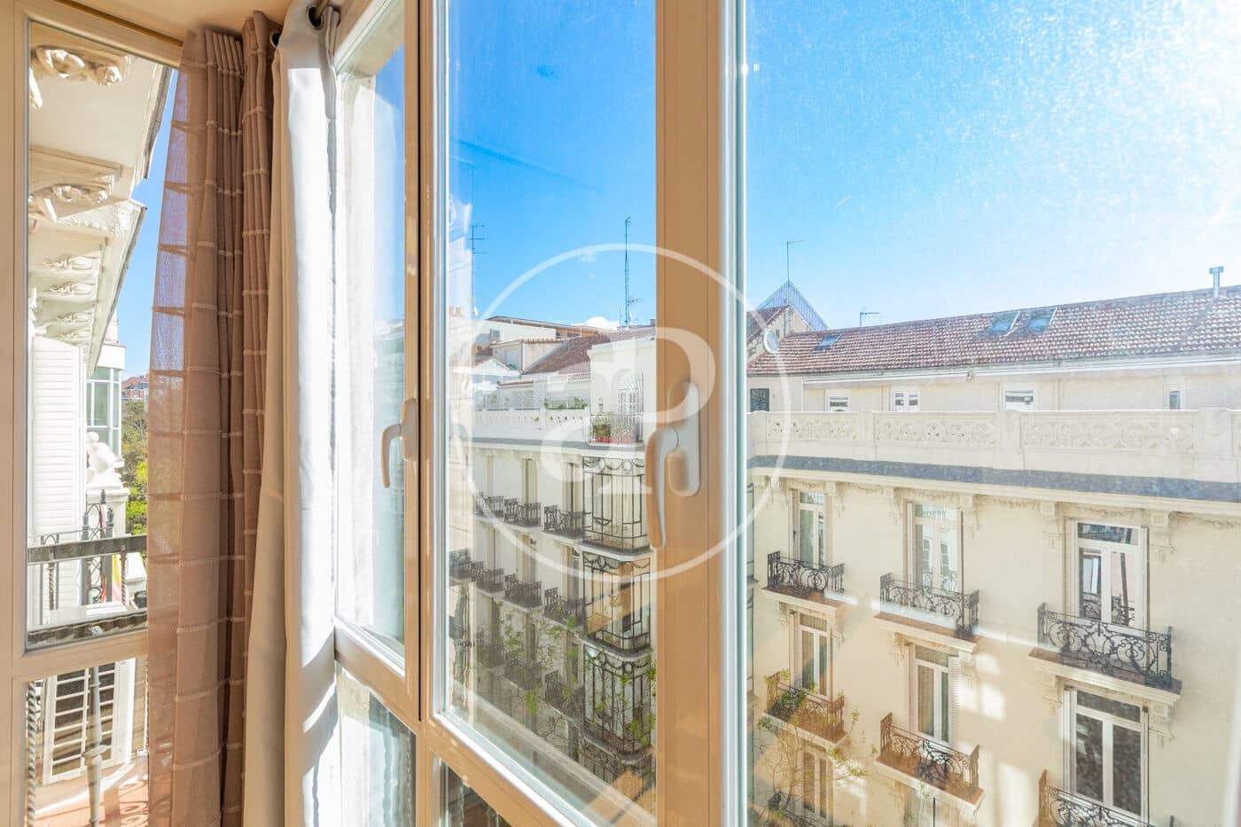 2 soveværelse Lejlighed til leje i Madrid by - € 2.300 (Ref: 9778154)