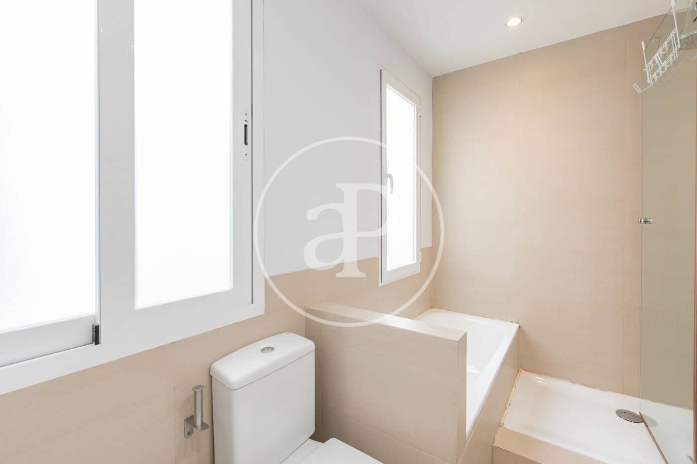 2 soveværelse Lejlighed til leje i Madrid by - € 2.300 (Ref: 9778154)