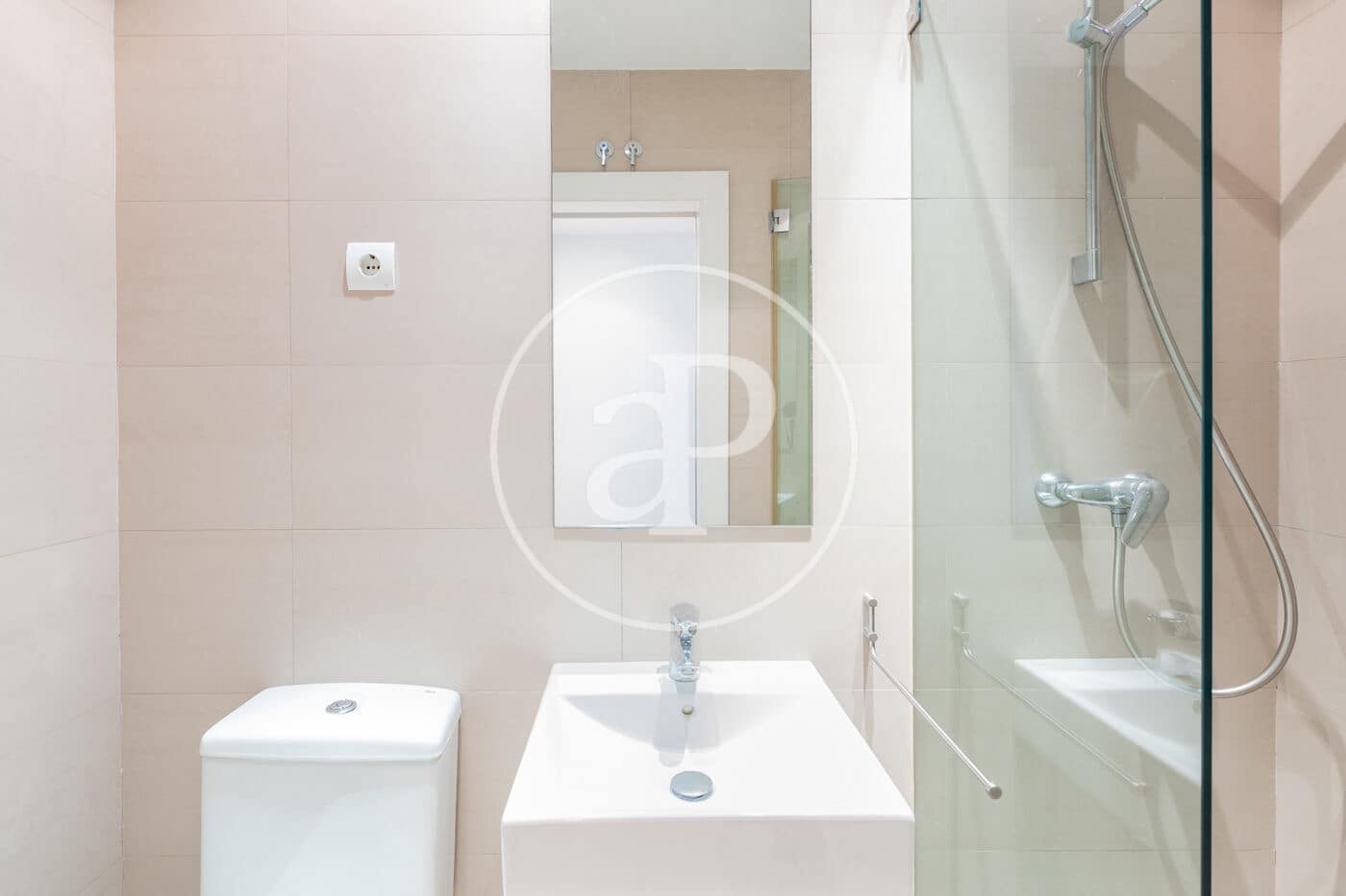 2 soveværelse Lejlighed til leje i Madrid by - € 2.300 (Ref: 9778154)