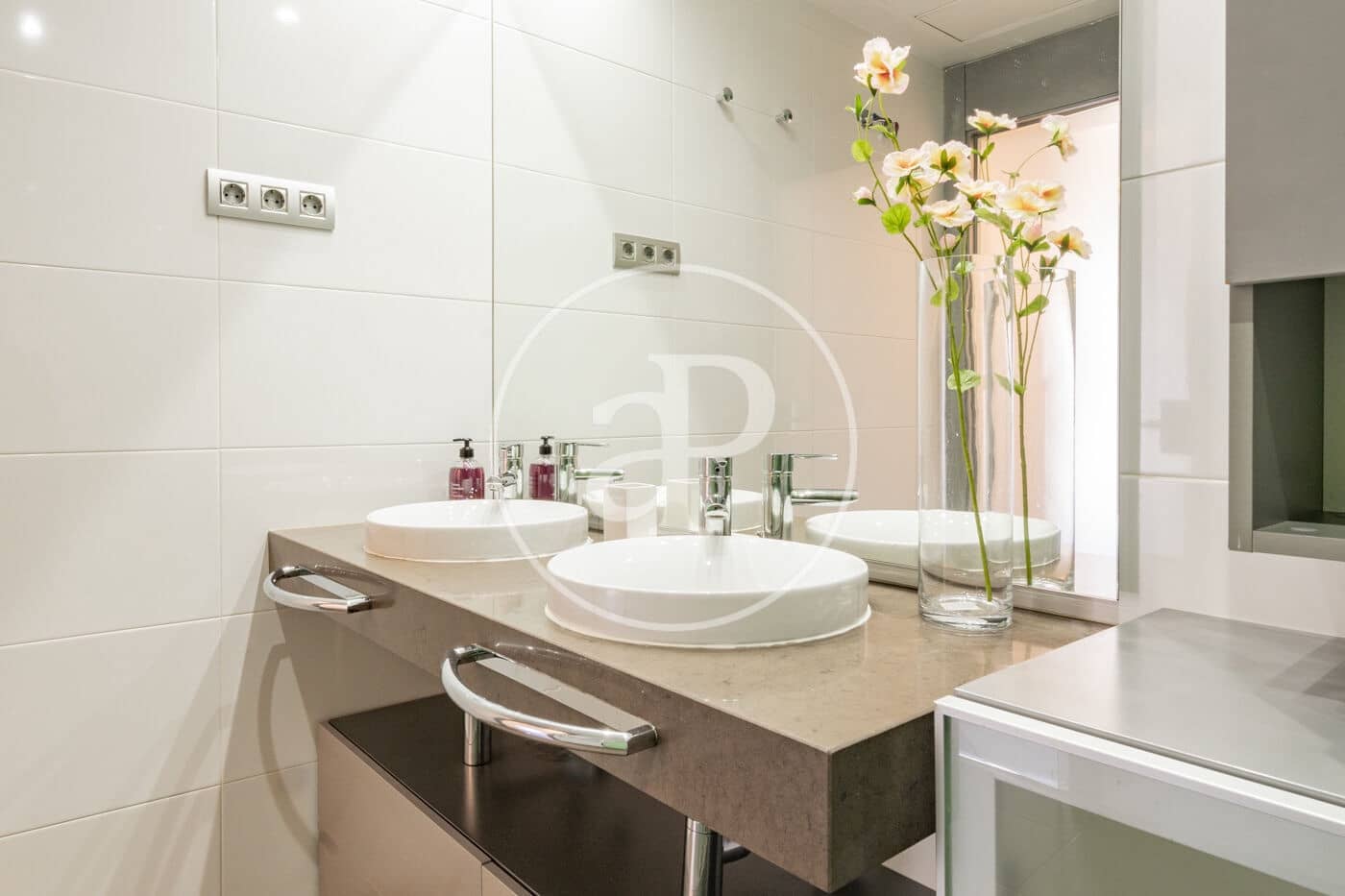 2 soveværelse Lejlighed til leje i Madrid by - € 3.750 (Ref: 9780571)