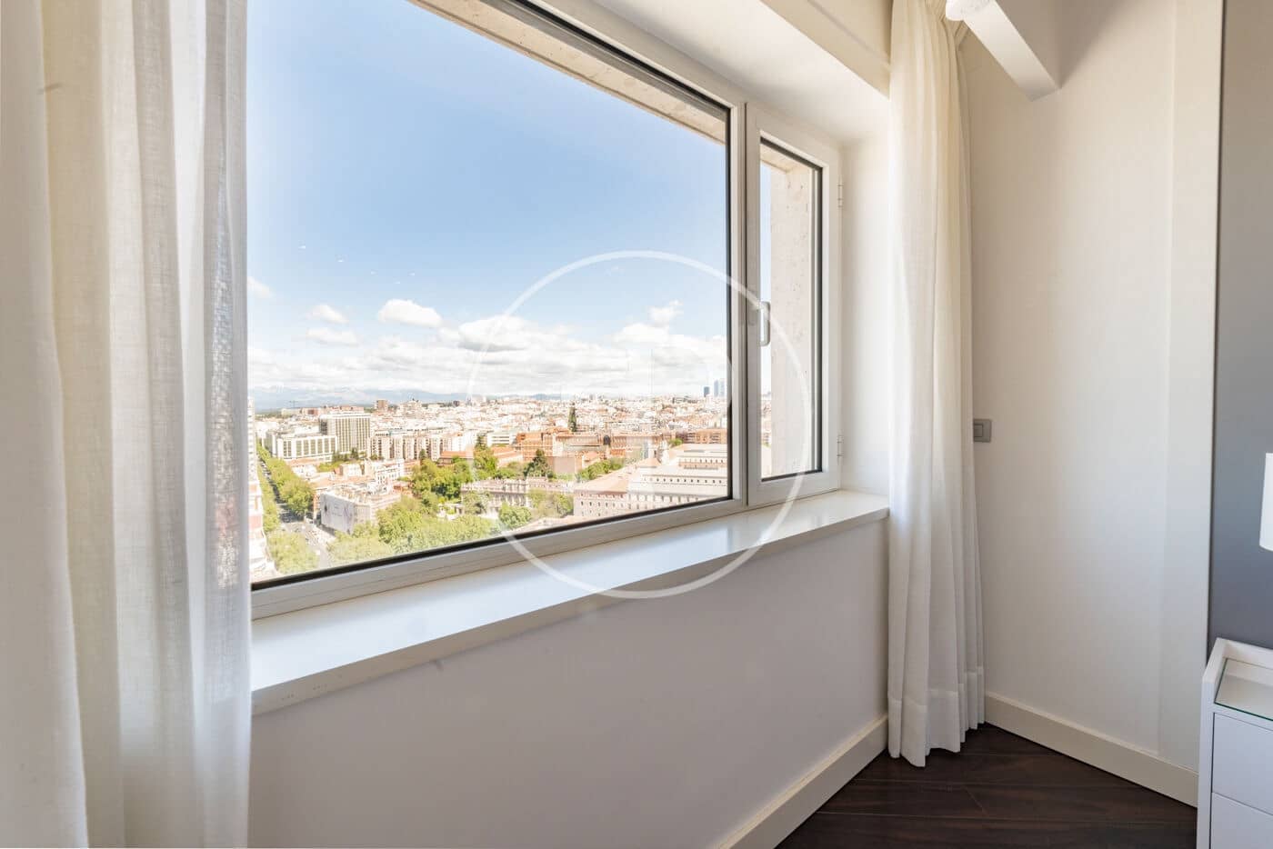 2 soveværelse Lejlighed til leje i Madrid by - € 3.750 (Ref: 9780571)