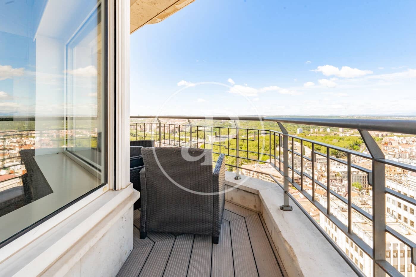 2 soveværelse Lejlighed til leje i Madrid by - € 3.750 (Ref: 9780571)