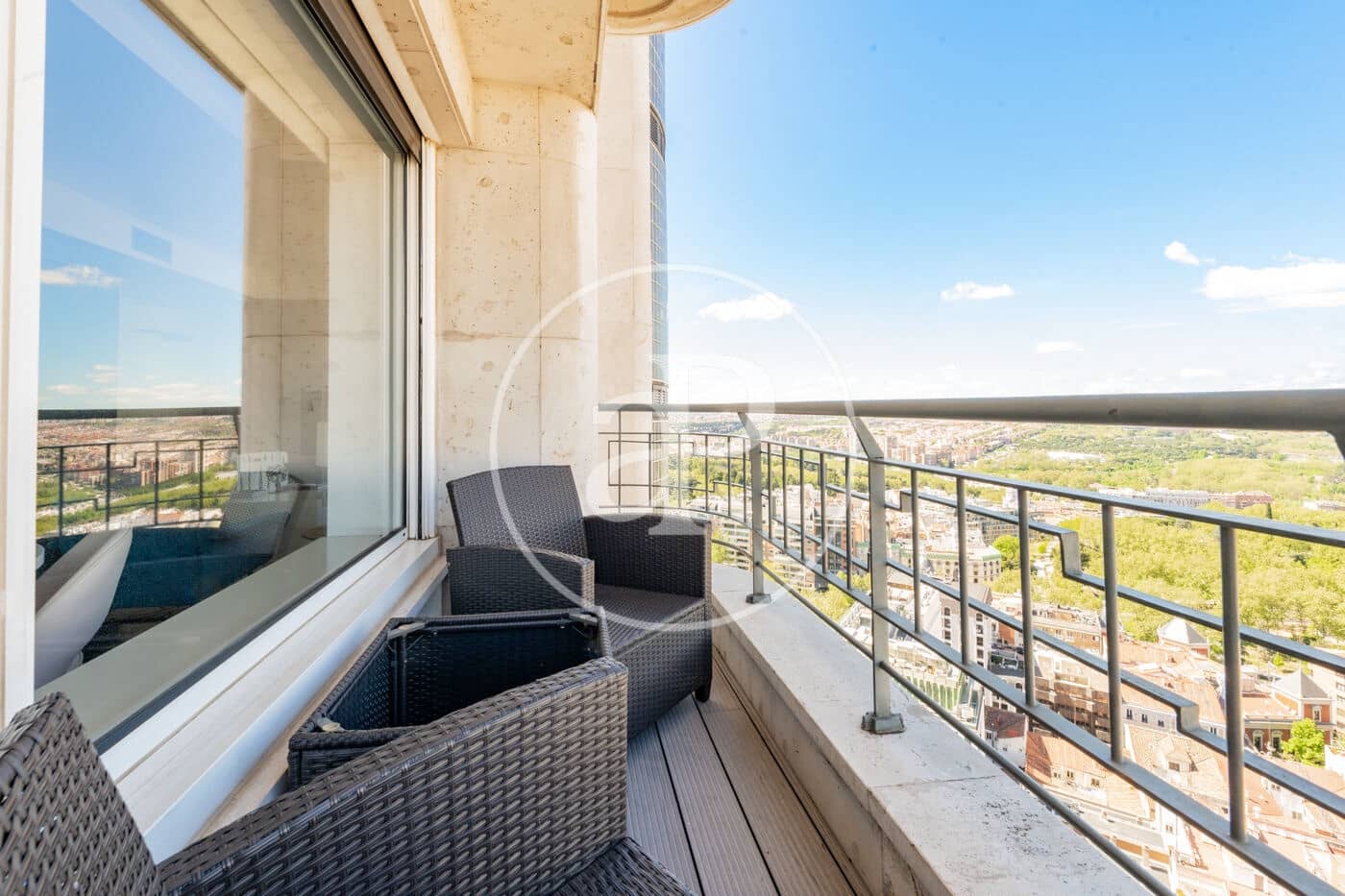 2 soveværelse Lejlighed til leje i Madrid by - € 3.750 (Ref: 9780571)