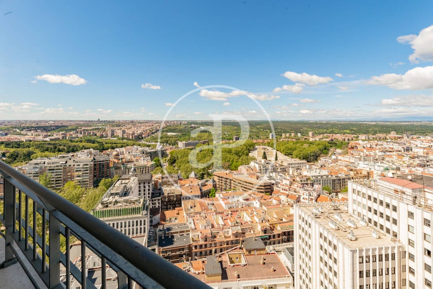 2 soveværelse Lejlighed til leje i Madrid by - € 3.750 (Ref: 9780571)