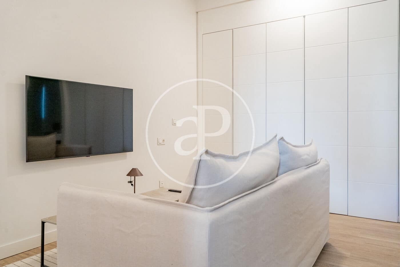 Villa for rent in Madrid city with pool garage - € 1,875 (Ref: 9780573)