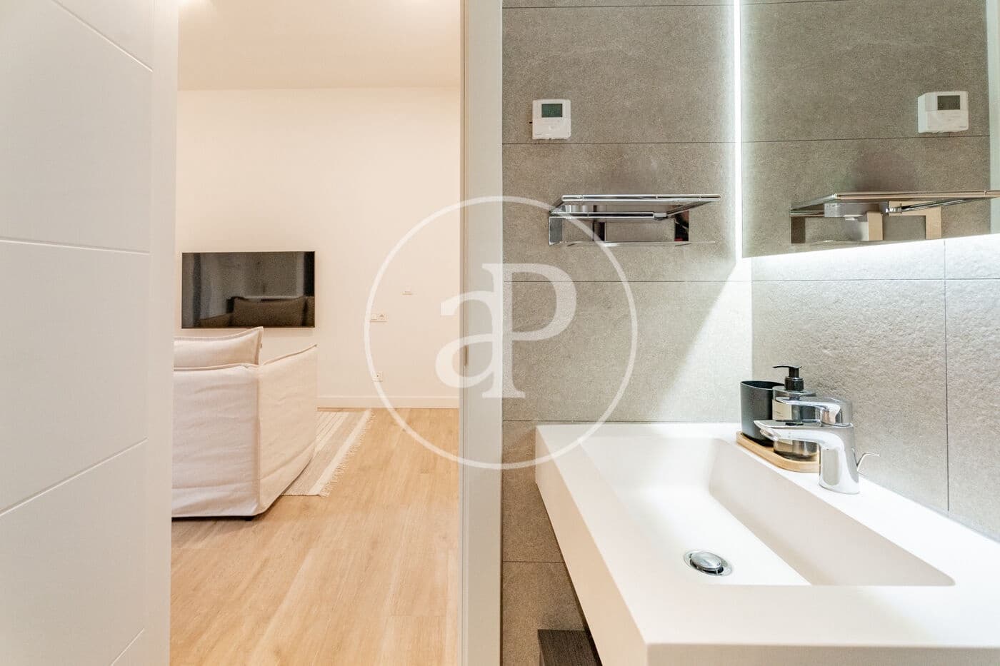 Villa for rent in Madrid city with pool garage - € 1,875 (Ref: 9780573)