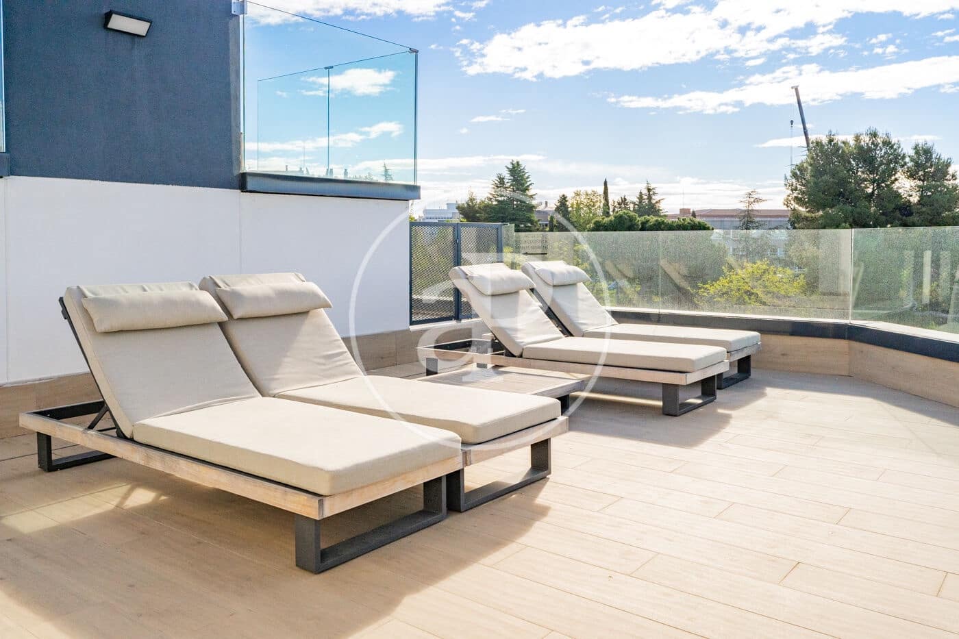 Villa for rent in Madrid city with pool garage - € 1,875 (Ref: 9780573)