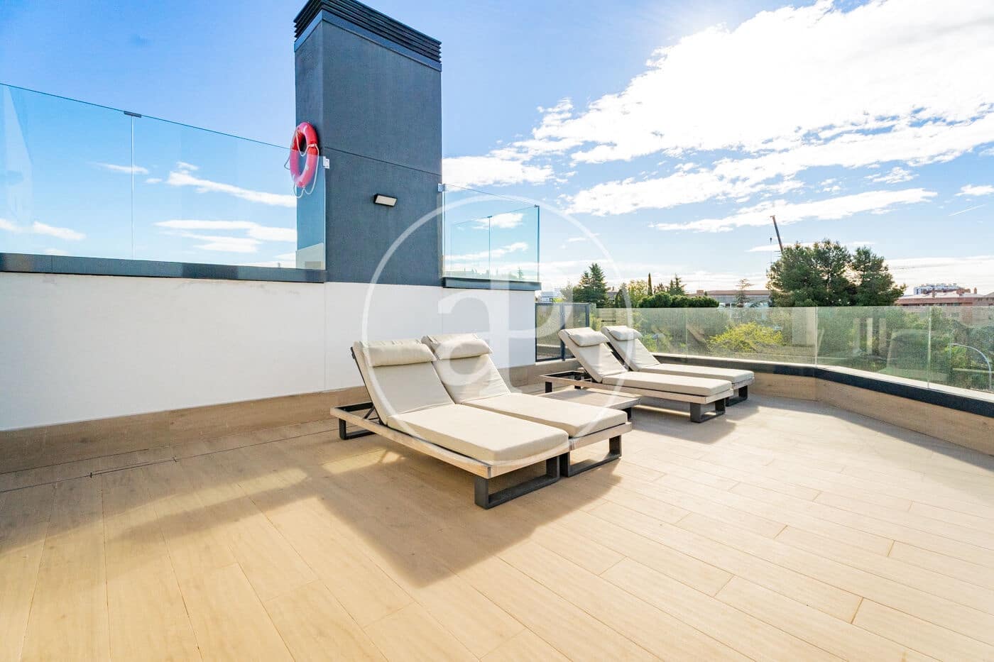 Villa for rent in Madrid city with pool garage - € 1,875 (Ref: 9780573)
