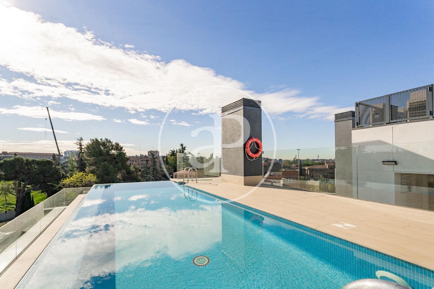 Villa for rent in Madrid city with pool garage - € 1,875 (Ref: 9780573)