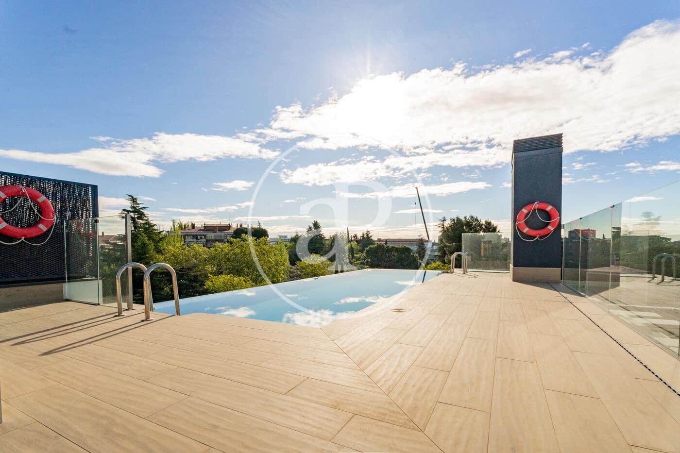 Villa for rent in Madrid city with pool garage - € 1,875 (Ref: 9780573)