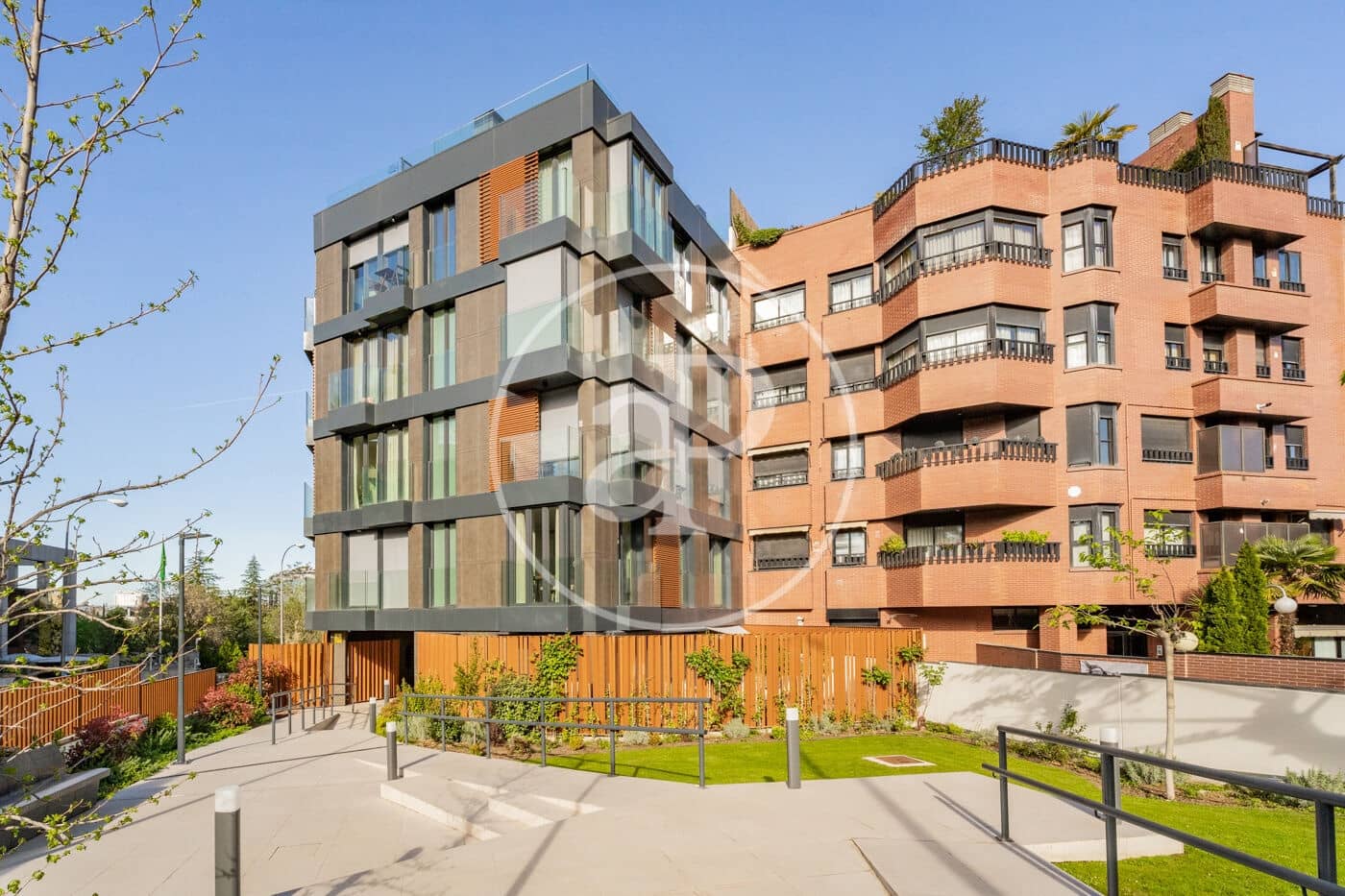 Villa for rent in Madrid city with pool garage - € 1,875 (Ref: 9780573)