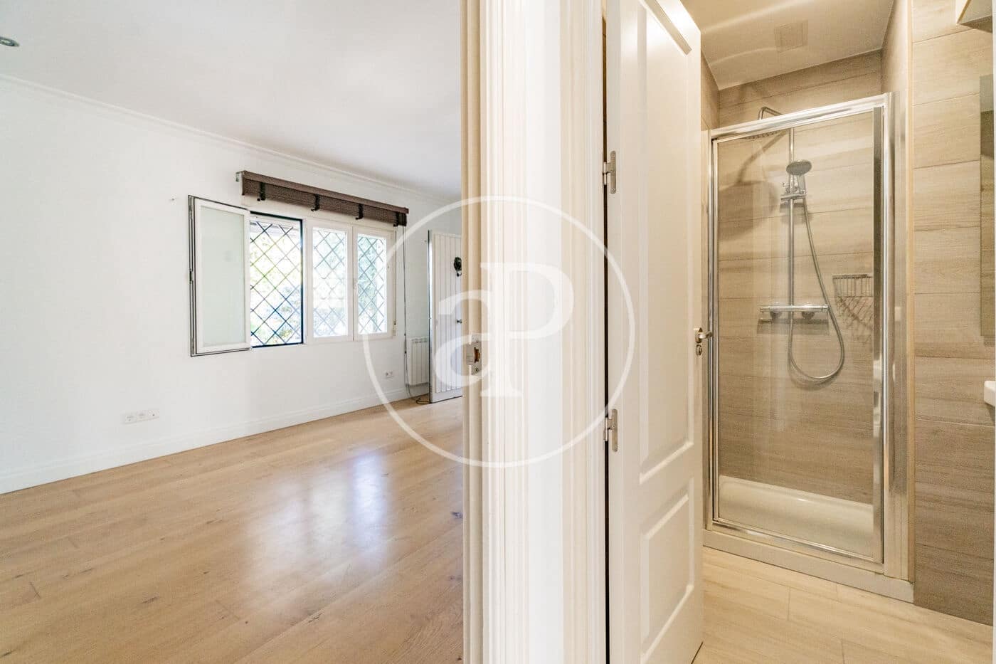 3 bedroom Villa for rent in Madrid city with pool garage - € 3,600 (Ref: 9783245)