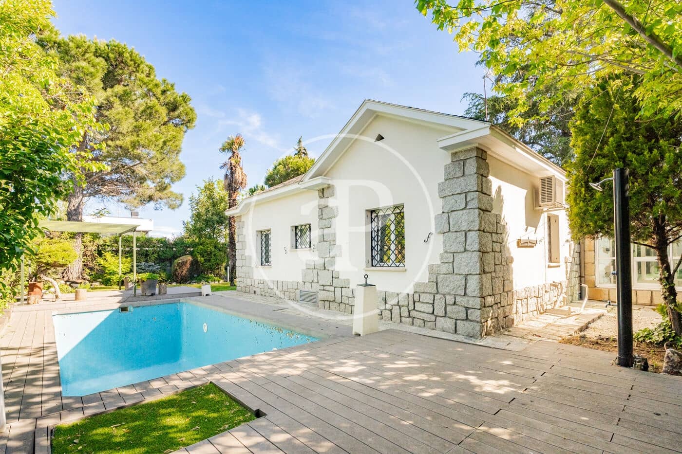 3 bedroom Villa for rent in Madrid city with pool garage - € 3,600 (Ref: 9783245)