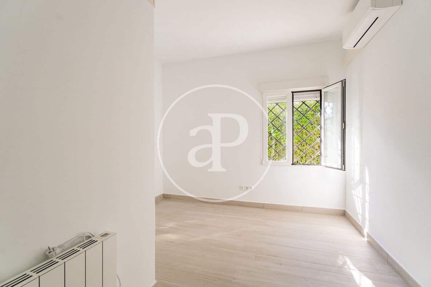 3 bedroom Villa for rent in Madrid city with pool garage - € 3,600 (Ref: 9783245)