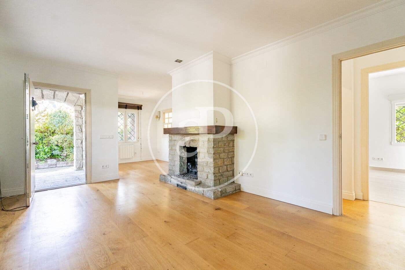 3 bedroom Villa for rent in Madrid city with pool garage - € 3,600 (Ref: 9783245)