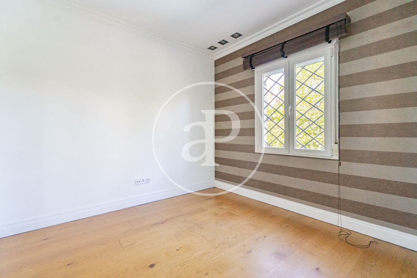 3 bedroom Villa for rent in Madrid city with pool garage - € 3,600 (Ref: 9783245)