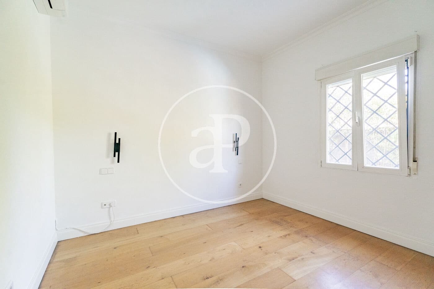 3 bedroom Villa for rent in Madrid city with pool garage - € 3,600 (Ref: 9783245)