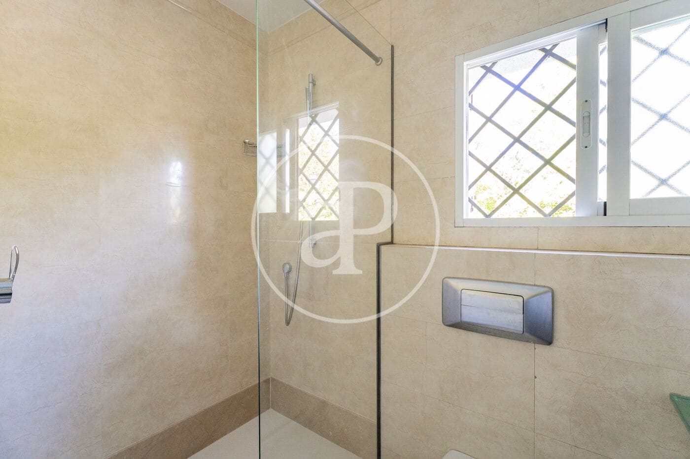 3 bedroom Villa for rent in Madrid city with pool garage - € 3,600 (Ref: 9783245)