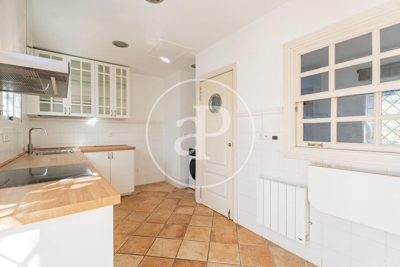 3 bedroom Villa for rent in Madrid city with pool garage - € 3,600 (Ref: 9783245)