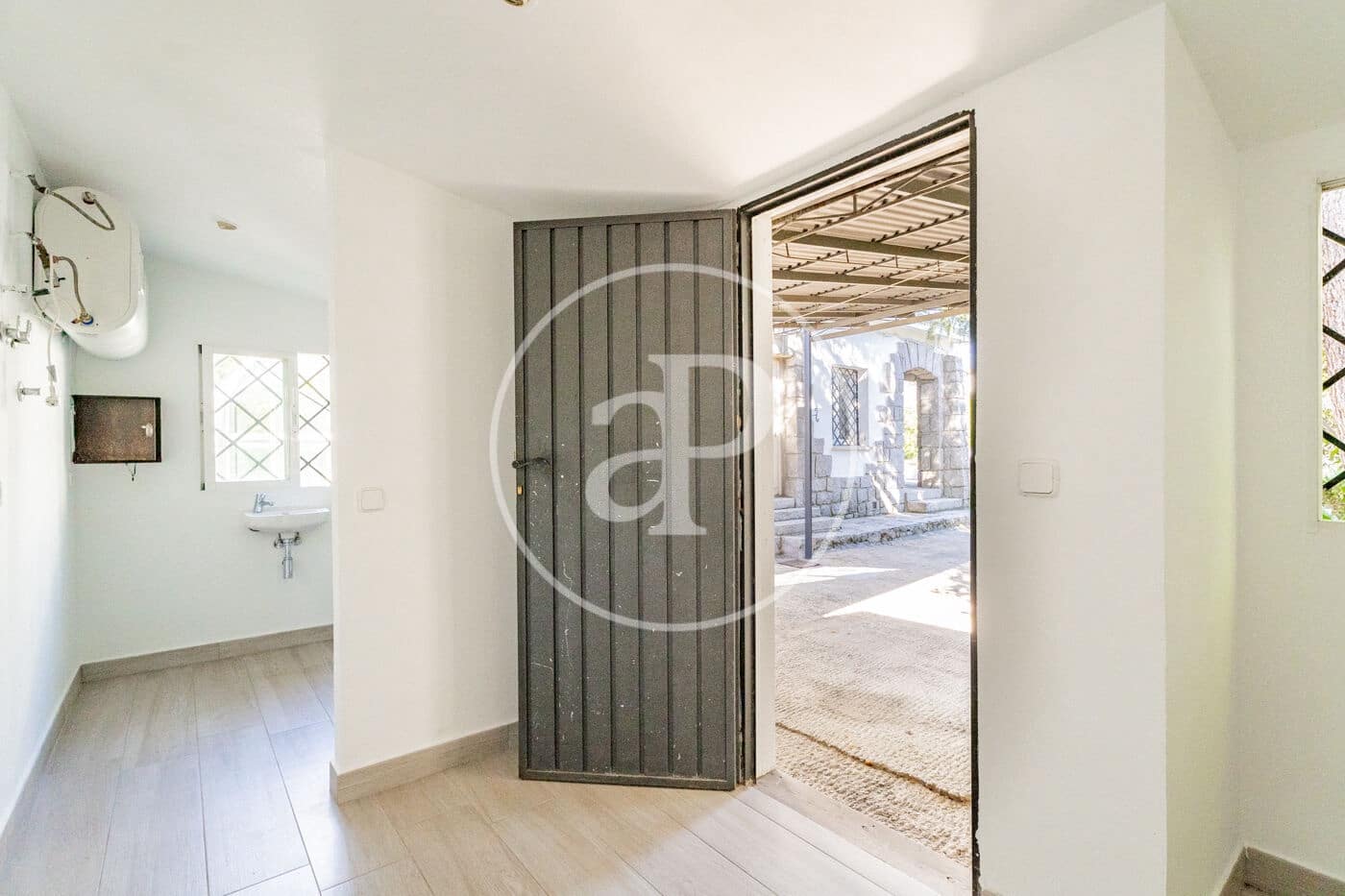 3 bedroom Villa for rent in Madrid city with pool garage - € 3,600 (Ref: 9783245)