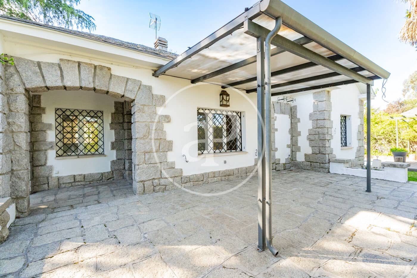 3 bedroom Villa for rent in Madrid city with pool garage - € 3,600 (Ref: 9783245)