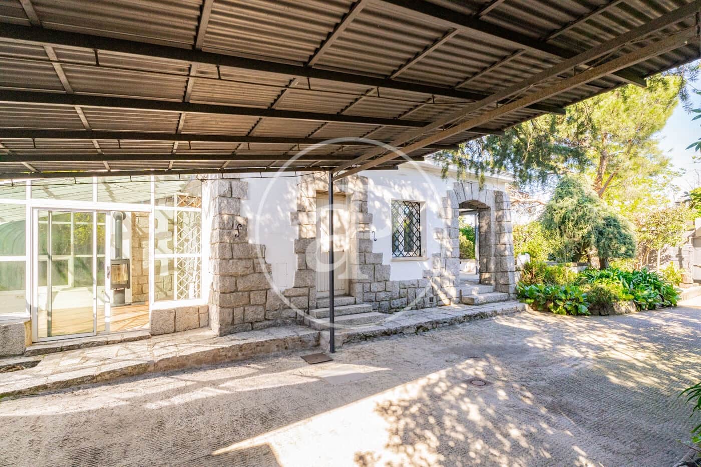 3 bedroom Villa for rent in Madrid city with pool garage - € 3,600 (Ref: 9783245)