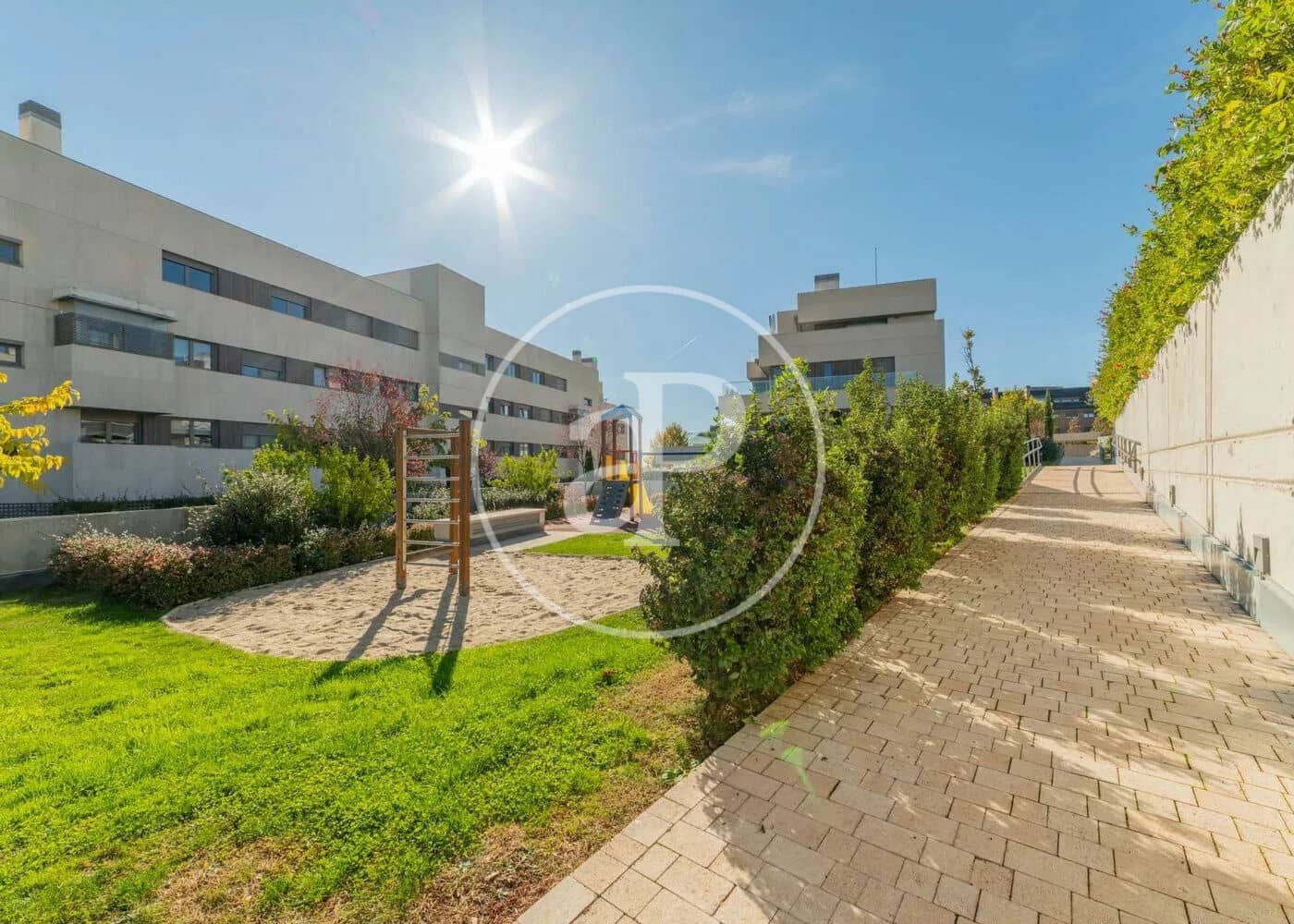 3 soverom Penthouse til salgs i Boadilla del Monte med svømmebasseng - € 890 000 (Ref: 9783247)