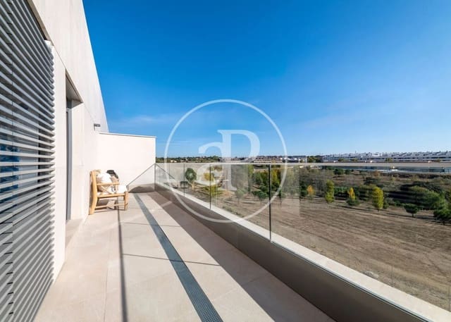 3 soverom Penthouse til salgs i Boadilla del Monte med svømmebasseng - € 890 000 (Ref: 9783247)