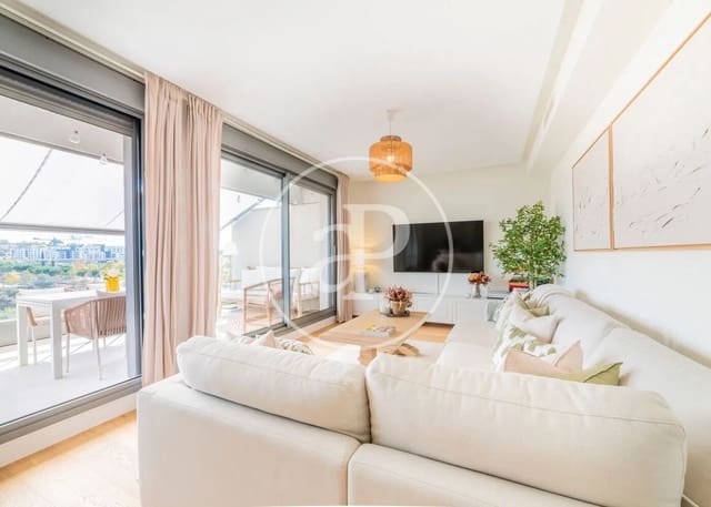 3 soverom Penthouse til salgs i Boadilla del Monte med svømmebasseng - € 890 000 (Ref: 9783247)