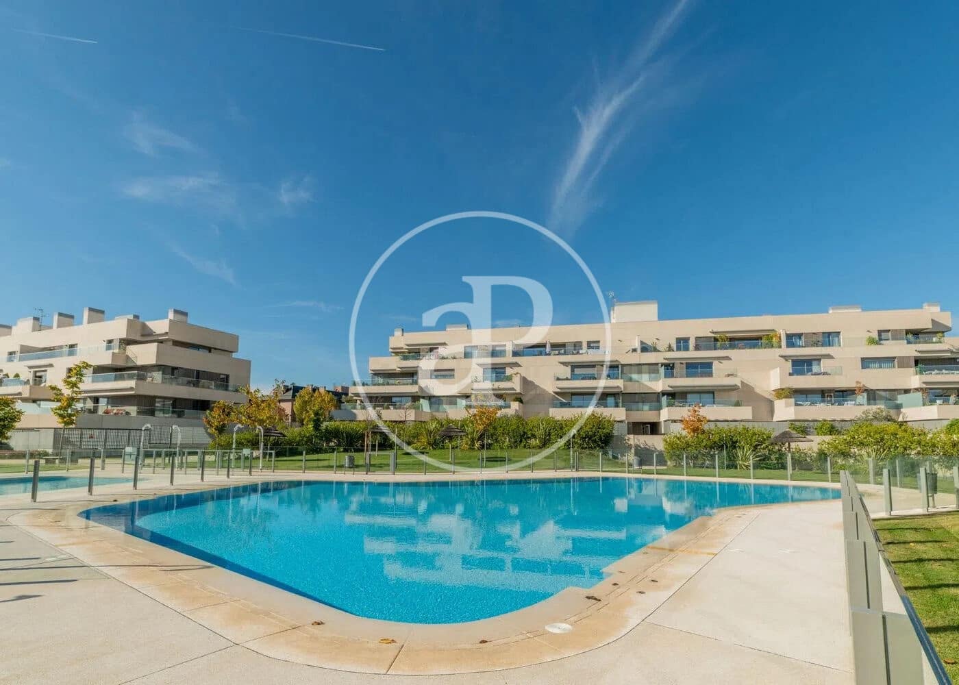 3 soverom Penthouse til salgs i Boadilla del Monte med svømmebasseng - € 890 000 (Ref: 9783247)
