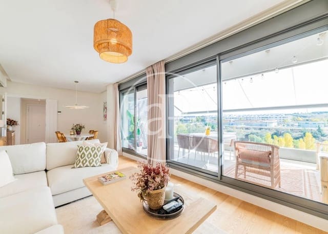 3 soverom Penthouse til salgs i Boadilla del Monte med svømmebasseng - € 890 000 (Ref: 9783247)