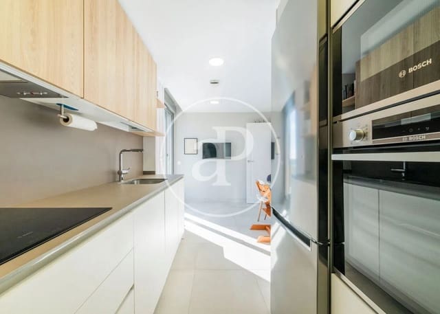 3 soverom Penthouse til salgs i Boadilla del Monte med svømmebasseng - € 890 000 (Ref: 9783247)