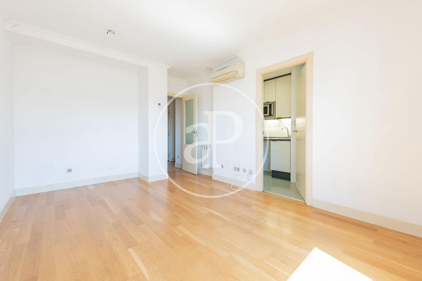 1 bedroom Apartment for sale in Madrid city with pool - € 560,000 (Ref: 9783253)