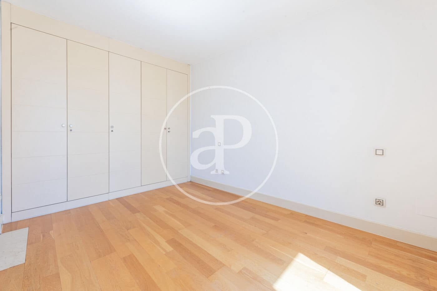 1 bedroom Apartment for sale in Madrid city with pool - € 560,000 (Ref: 9783253)