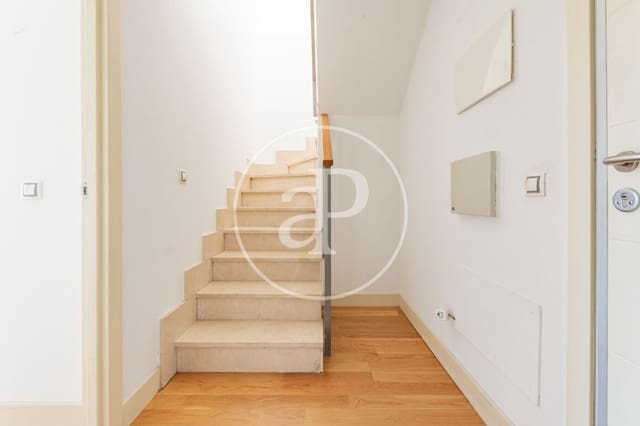 1 bedroom Apartment for sale in Legazpi, Madrid city with pool - € 560,000 (Ref: 9783253)