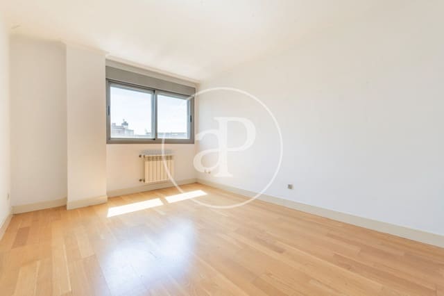 1 bedroom Apartment for sale in Legazpi, Madrid city with pool - € 560,000 (Ref: 9783253)